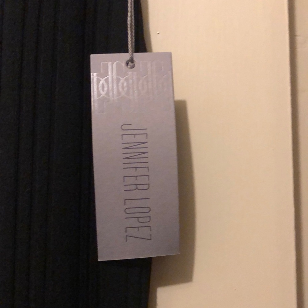 Jennifer Lopez slim black skirt - Picture 5 of 5